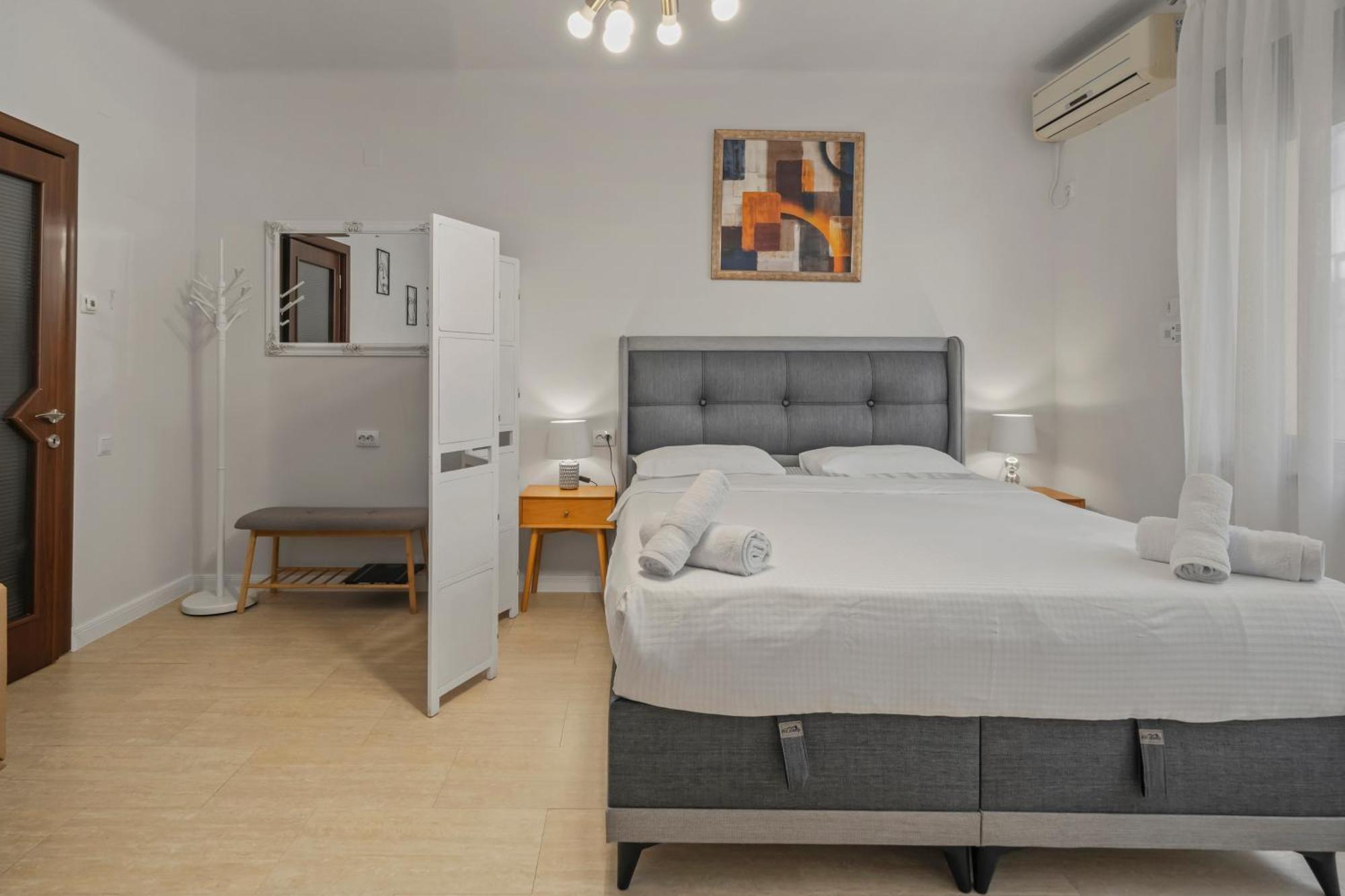 Upscale Studio, Walking Distance From The Old Town Bukareszt Zewnętrze zdjęcie